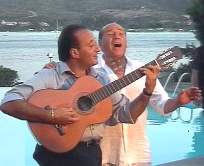 Silvio-Berlusconi-canta-accompagnato-da-Apicella