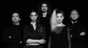 BLUAGATA-recensione-di-stanze-e-nevrosi